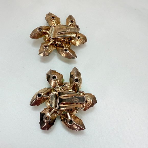 Signed Judy Lee Green Glass w/Uranium Faux Pearl and Green AB Clip Earrings - Picture 8 of 12